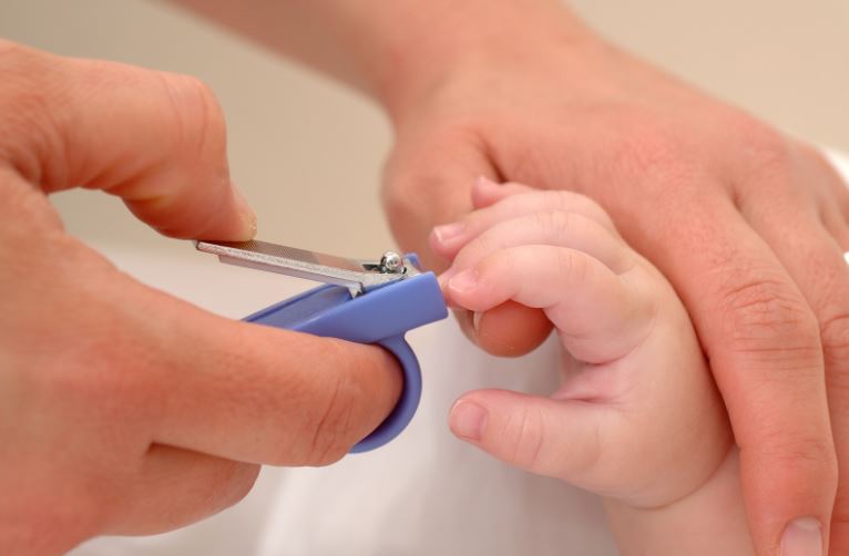 baby nail clipper to trim nails
